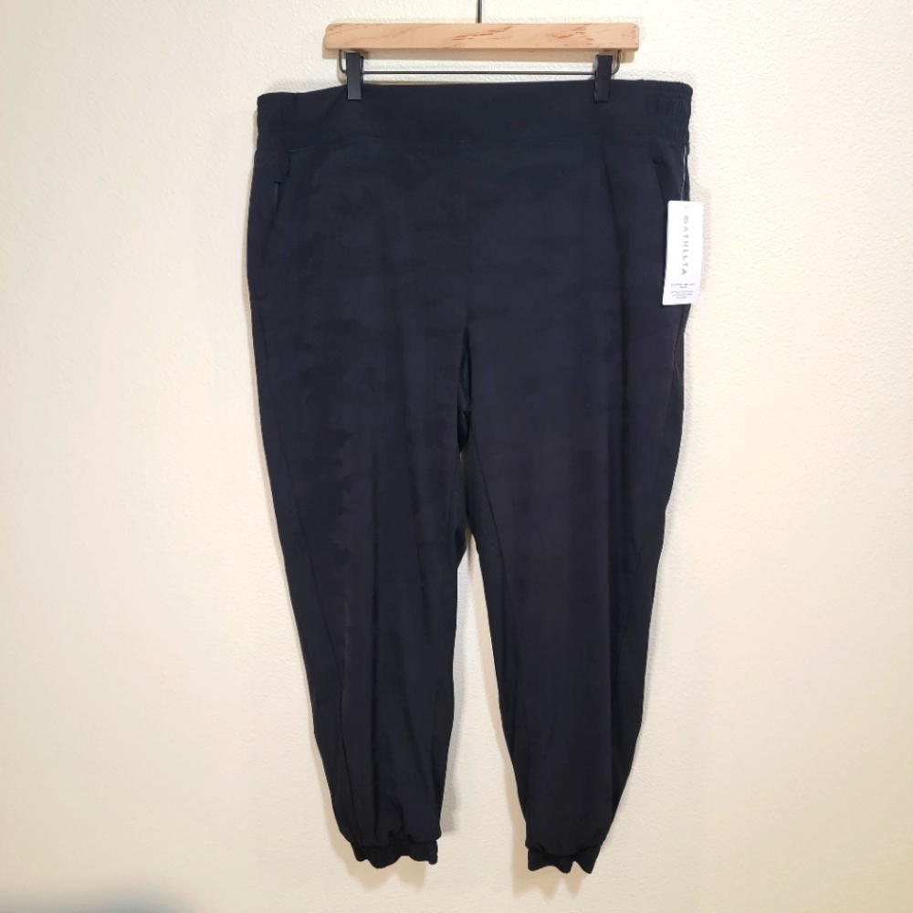 Athleta NWT Brooklyn Lined Jogger 20 Black Camo Athletic Pant Gym Pants